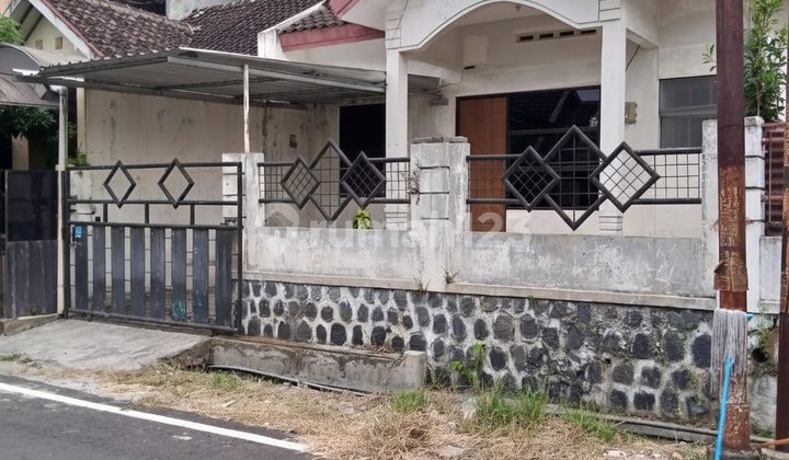 Clean, Well-Maintained, Ready-to-Occupy House in a Favorite Housing Complex in Mojosongo, Solo