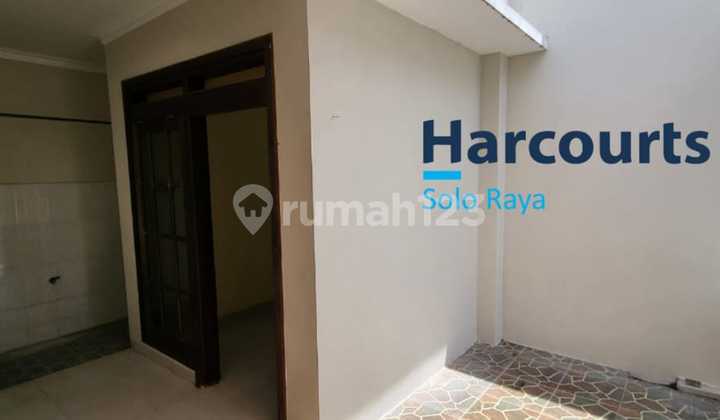 Rumah 2 Lantai Bagus Bersih Terawat Tengah Kota di Banjarsari, Solo 2