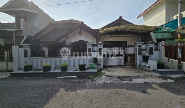 Rumah Bagus Siap Huni di Perumahan Fajar Indah Baturan Solo Rumah Bagus Siap Huni di Perumahan Fajar Indah Baturan Solo