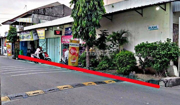 Rumah & kios dekat Jalan RE Martadinata & Pasar Gede, Solo 1