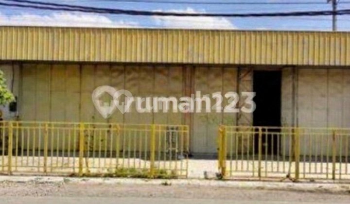 Strategic ready-to-use two-story shop houses on Solo - Sragen Main Road, Ngringo. 1