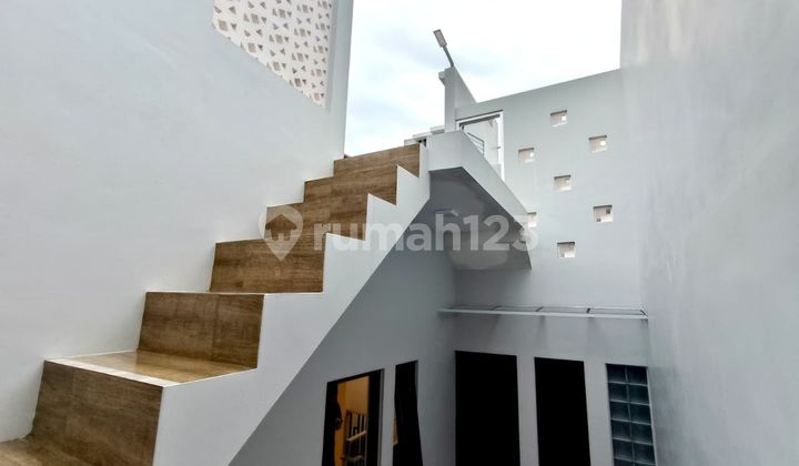 Rumah Bagus Baru Gress 3 Lantai di Sumber, Banjarsari, Solo 2