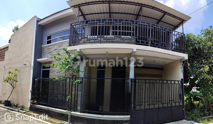 Rumah 2 Lantai Bagus Terawat Siap Huni Konsep Vila Minimalis Rumah 2 Lantai Bagus Terawat Siap Huni Konsep Vila Minimalis