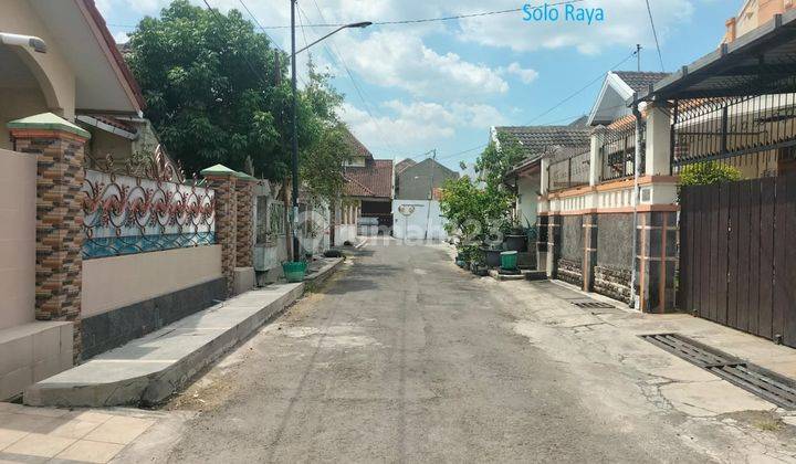 Rumah Bagus & Cantik Siap Huni Dengan Perabotan Di Perumahan Fajar Indah, Solo 2