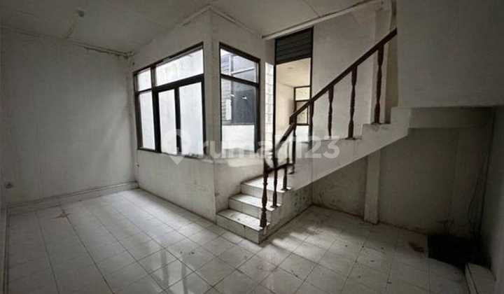 Strategic 3-Storey Shophouse on Ir. Soekarno Street, Solo Baru 2