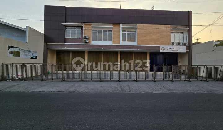 New 3-Storey Strategic Shop House in City Center Near Veteran Road Serengan Solo 2