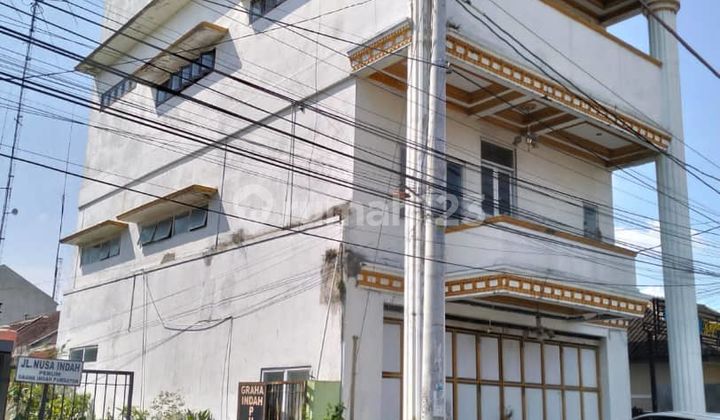 3.5-Story House in a Cluster in Gentan 2