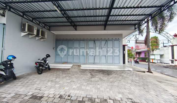 Strategic 2-Story Shop House Hook by the Main Road Banjarsari 2
