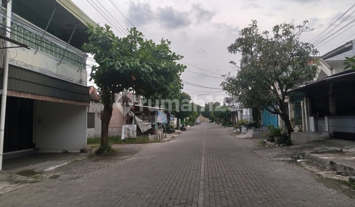 Rumah Hook 2 Lantai bisa untuk Ruang Usaha di Perumahan Favorit Dekat Mall The Park, Solo Baru 2