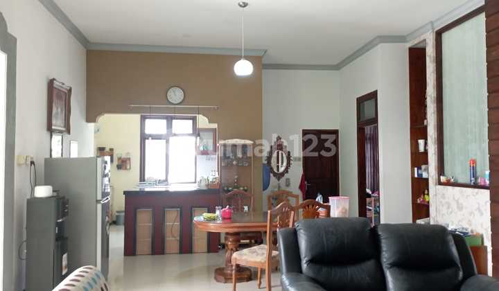 Nice Strategic Ready-to-Use House Near Letjend Suprapto Main Road, Sumber Solo. 2