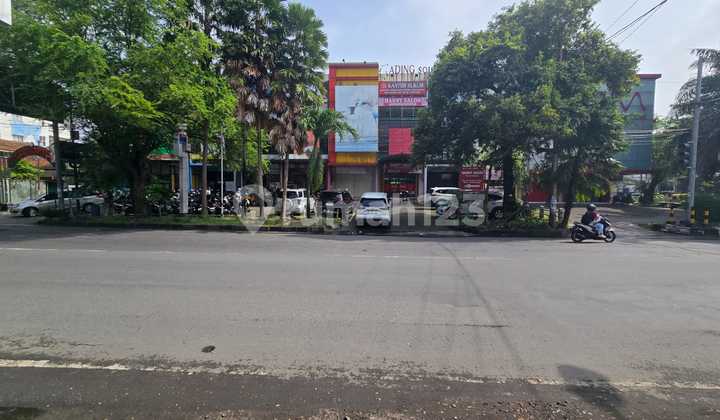 Super Strategic Affordable Shophouse on Veteran Street, Pasar Kliwon, Solo