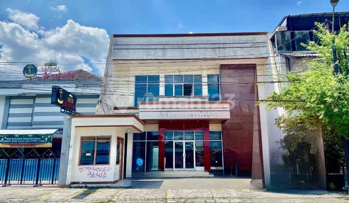 Strategic Business Space or 2-Storey Shop House in the Center of Solo Baru City