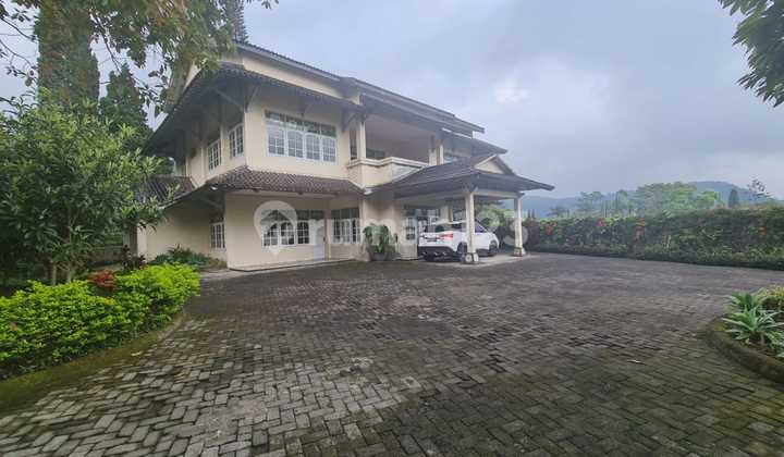 Vila Mewah Dengan Lapangan Tenis Di Pinggir Jalan Raya Blumbang Tawangmangu 2