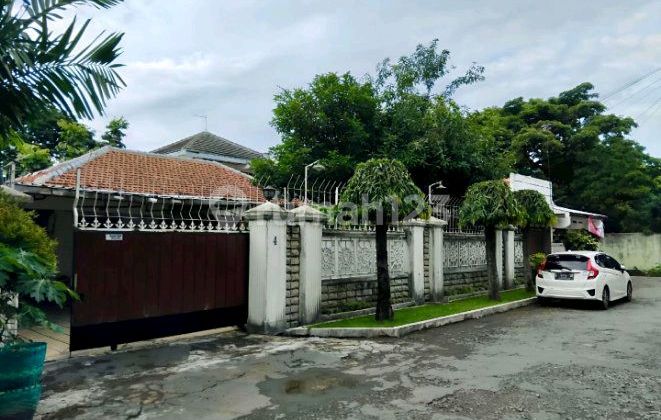 Rumah Asri Tengah Kota Solo