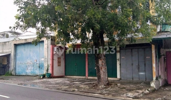 Strategic 2-Storey Ready-to-Use Shop House by the Main Road in Jebres, Solo 2