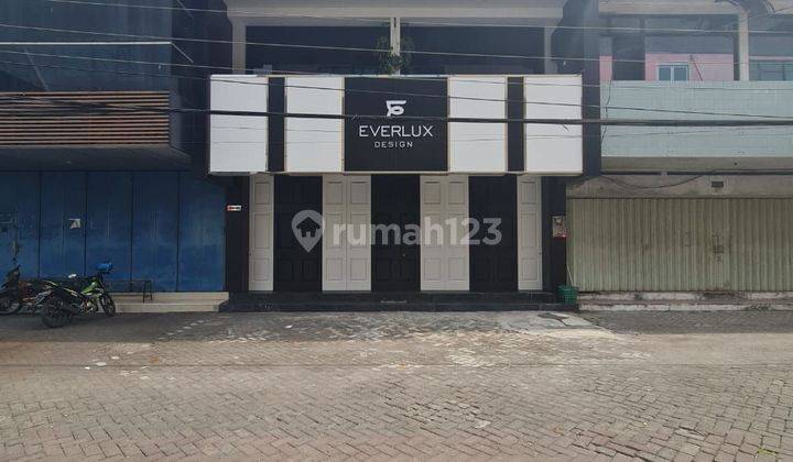 Ruko dengan interior terbaik dan termewah di pusat pertokoan dan perkantoran Solo Baru 2