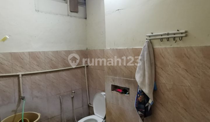 Rumah 2 Lantai Nyaman Strategis Tengah Kota 2