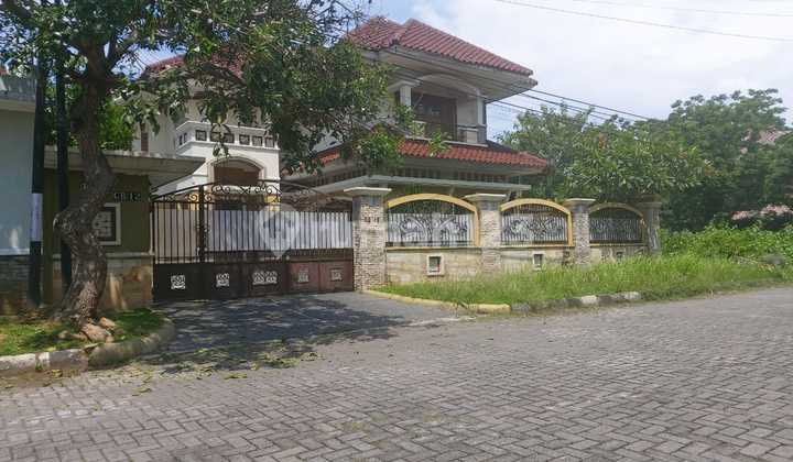 Luxurious 2-Story Ready-to-Occupy House in the Elite Solo Baru Housing Complex