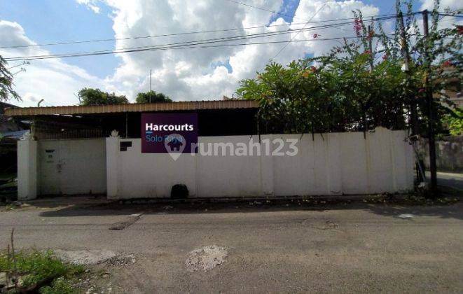 Rumah Mewah Besar Model Klasik Tengah Kota 2