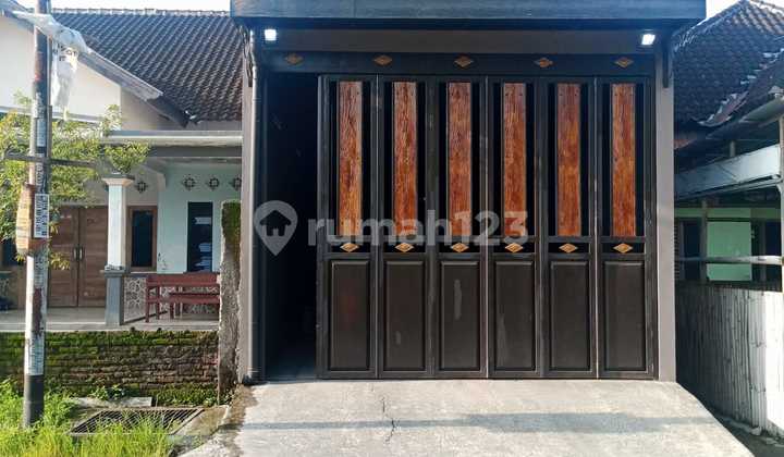 Nice 1.5-story shop ready to use near Gondangrejo Toll Gate, Solo Nice 1.5-story shop ready to use near Gondangrejo Toll Gate, Solo