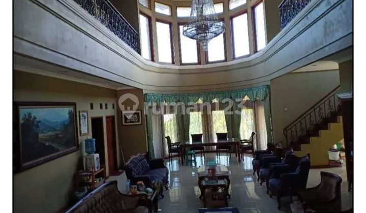 Rumah Keren Dgn Halaman Yang Luas Di Bandung Kota 2