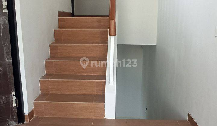 Dijual Rumah 3 Lantai Siap Huni Dalam Cluster Baru Kota Wisata 2