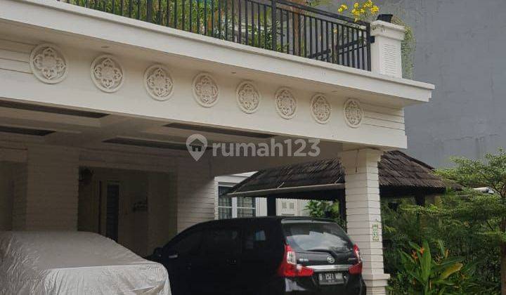 Dijual rumah mewah 2 lantai siap huni dekat Mall Living world 1