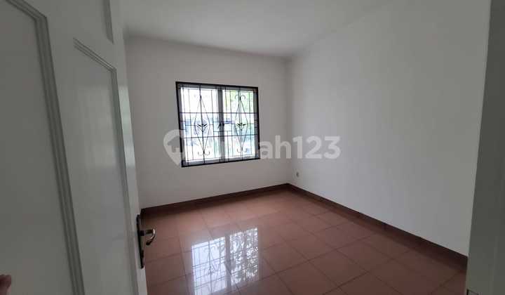 For Sale Front Cluster House Near Toll Gate in Kota Wisata 2