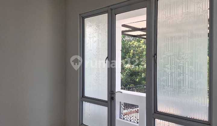 Dijual Rumah Siap Huni Dekat Mall Living World 2