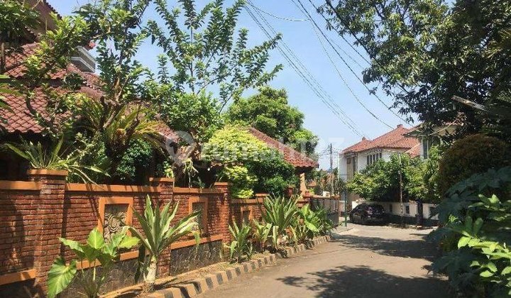 Rumah Luas Asri dan Artistick Strategis Nyaman Aman Bebas Banjir