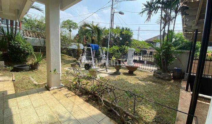 Rumah 2lt Jatiwaringin luas taman depan dan belakang 2