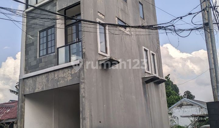 Rumah Perlu Finishing Tanah Luas Lokasi Strategis Pondok Kelapa