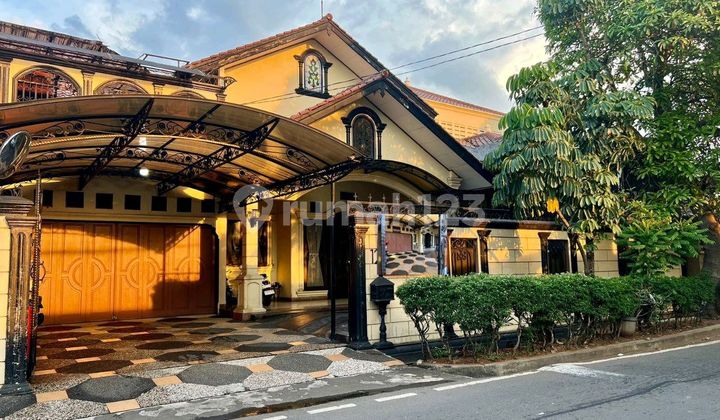 Rumah Privet Pool Mewah Nyama Strategisi Duren Sawit Jatim