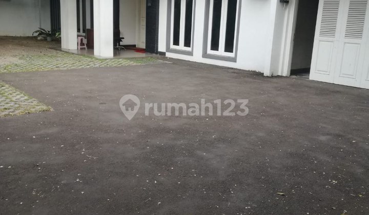 Rumah Mewah di Kemang Dekat Peekantoran dan Pusat Bisnis Nyaman
