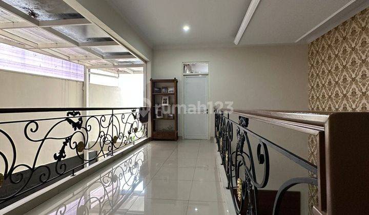 Rumah Cantik Di Jatibening Roomterbuka  2 Lt  Bekasi Selatan  2