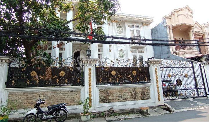 Rumah Di Salemba Mewah Kokoh Swimming Pool 2