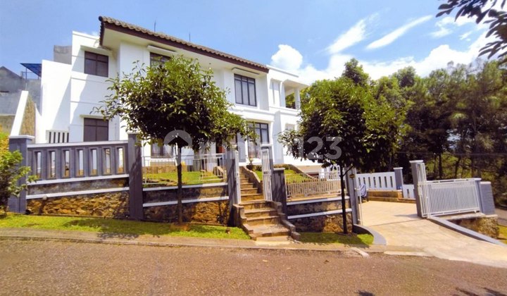 Hook House in Cibubur Golf Hill Fully Renovated Comfortable Lush Green 2