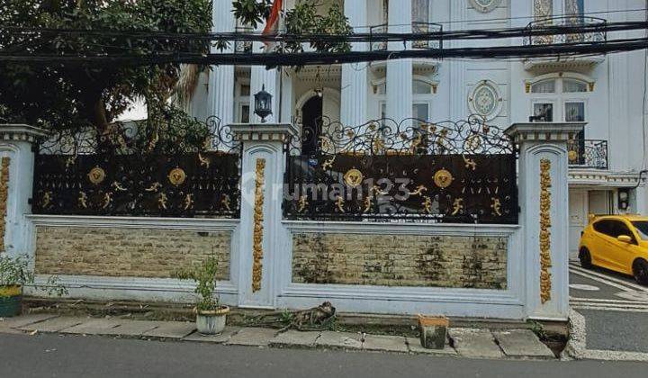 Rumah Di Salemba Mewah Kokoh Swimming Pool 1