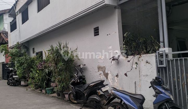 For Sale 15-Room Boarding House in Strategic Location at Bukit Duri, South Jakarta 2