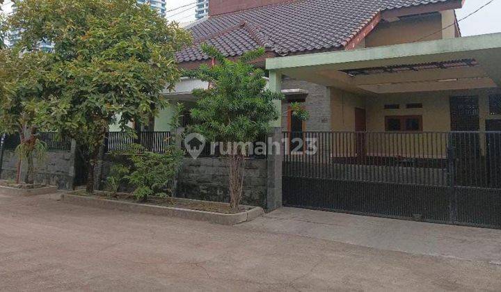 Rumah Luas Asri Strategis Di Kota Bekasi Selatan  1