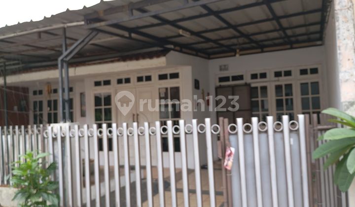 Rumah Luas Strategis 13 Menit ke Metropolitan Mall Bekasi J-33322 Rumah Luas Strategis 13 Menit ke Metropolitan Mall Bekasi J-33322