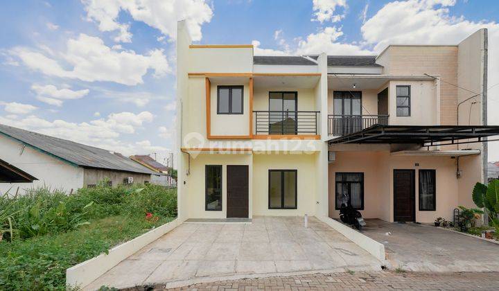 Rumah Modern Gratis Renov Carport Luas dekat Pasar Modern BSD City Siap KPR J21779 1