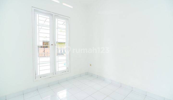 Rumah 6 Menit ke Mall Paradise Walk Serpong SHM Siap Huni Dibantu KPR J22857 2