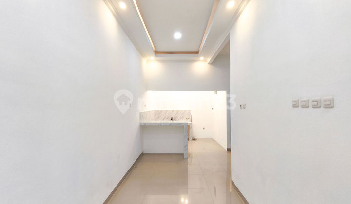 Rumah 2 Lt Hadap Selatan 10 Mnt ke Mall Paradise Walk Serpong Siap KPR J-39435 2