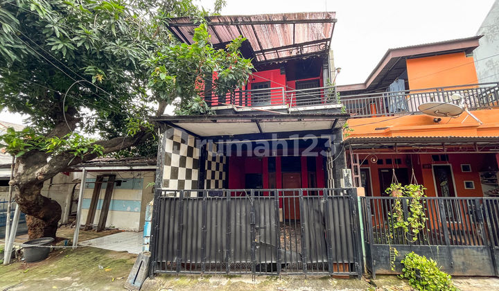 3-Story Strategic House Ready to Occupy 6 Minutes to Cipinang Indah Mall J-28751 3-Story Strategic House Ready to Occupy 6 Minutes to Cipinang Indah Mall J-28751