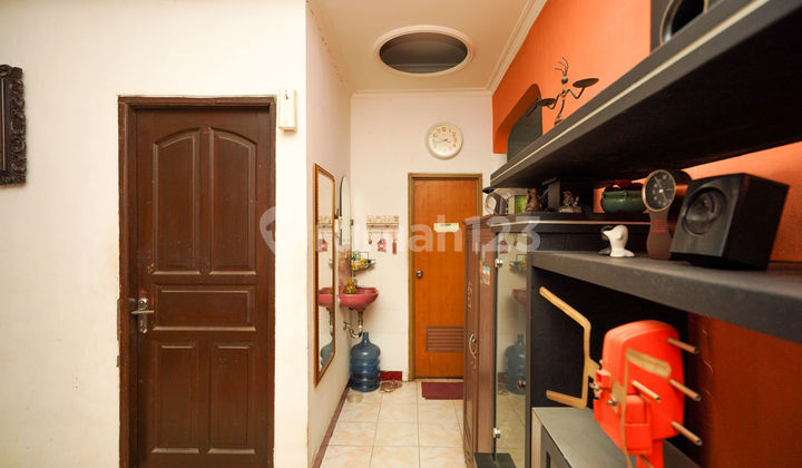 Strategic 2-Story House 10 Minutes to Cinere Bellevue Mall, Assisted with Mortgage J27370 2