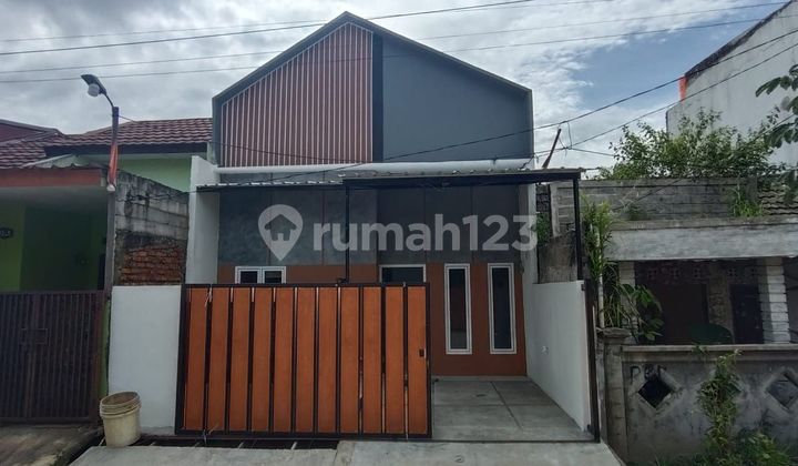 Minimalist 1-Story House 10 Minutes to Cibinong City Mall East Facing J38232
