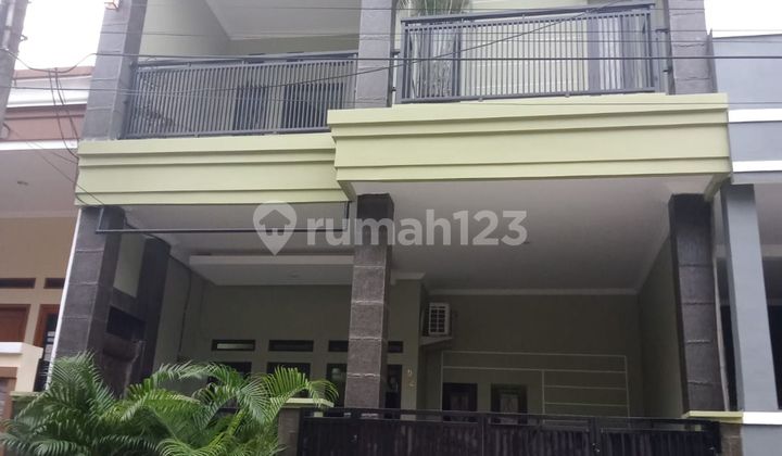 Rumah Hadap Timur 10 Menit ke Stasiun Cakung 3 Lantai Siap KPR J39122