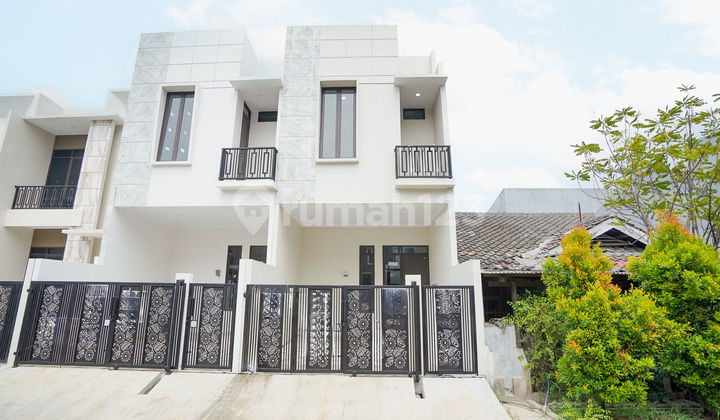 Rumah 2 Lt SHM 15 Menit ke Rs. Taman Harapan Baru Dibantu KPR J-34099