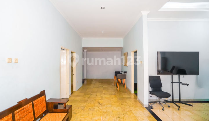 Spacious Well-Maintained House 10 Minutes to Jatikarya 1 Toll Gate with KPR Assistance 2